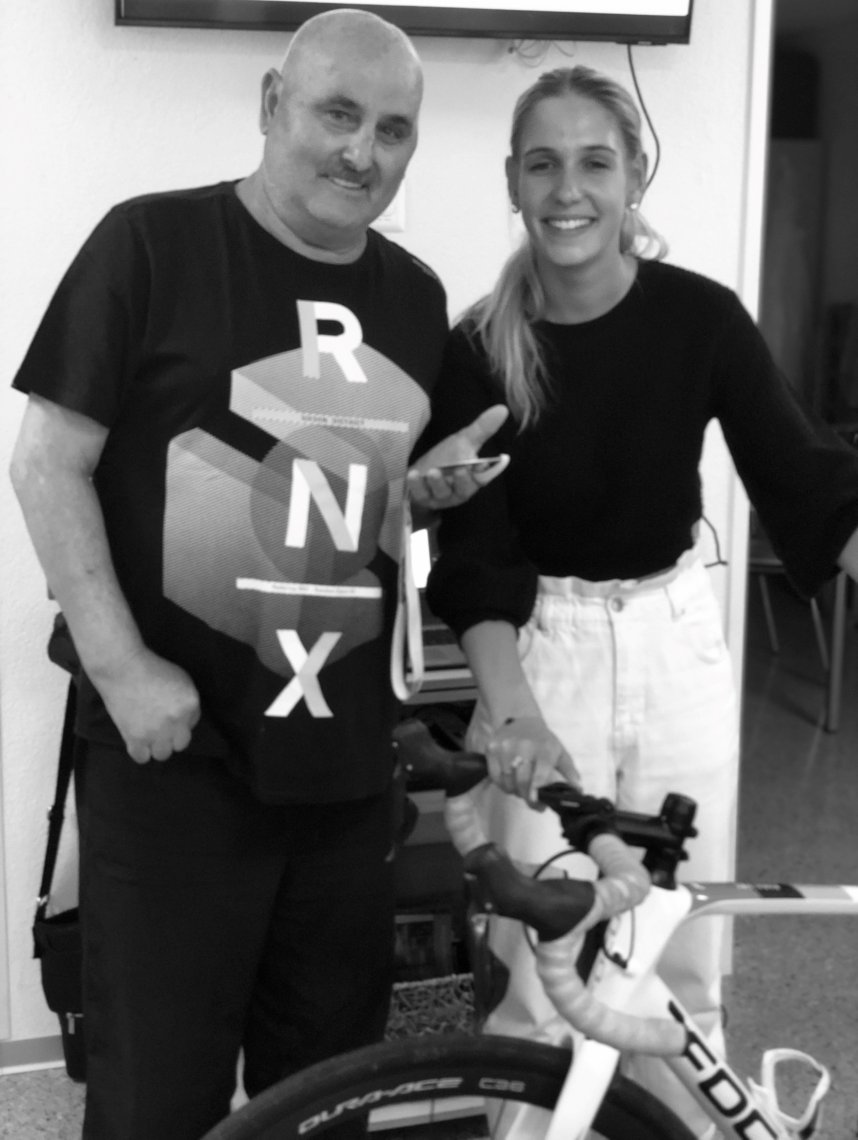 fiere_de_poser_avec_julie_thiemard_une_figure_montante_dans_le_cyclisme